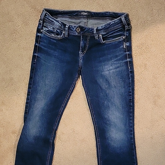Silver Jeans Size 31/33. Tuesday slim boot. Like new, very lightly used. - Picture 6 of 7